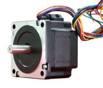 PLC即可控制伺服電機(jī)也可控制步進(jìn)電機(jī)